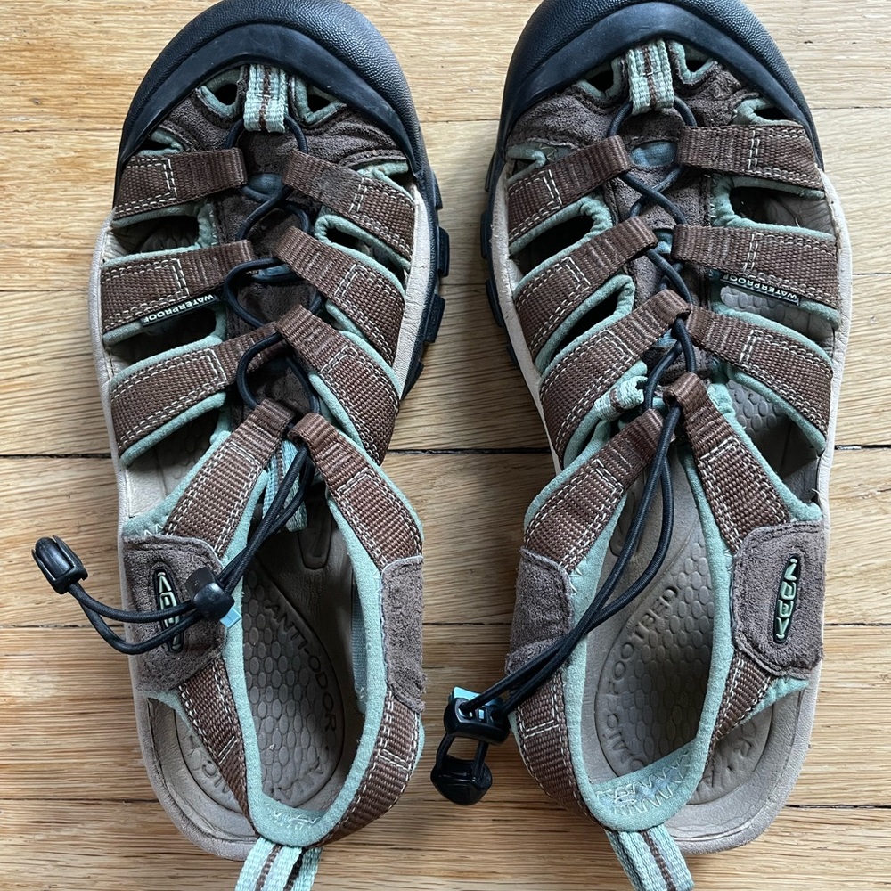 Closed toe sandals